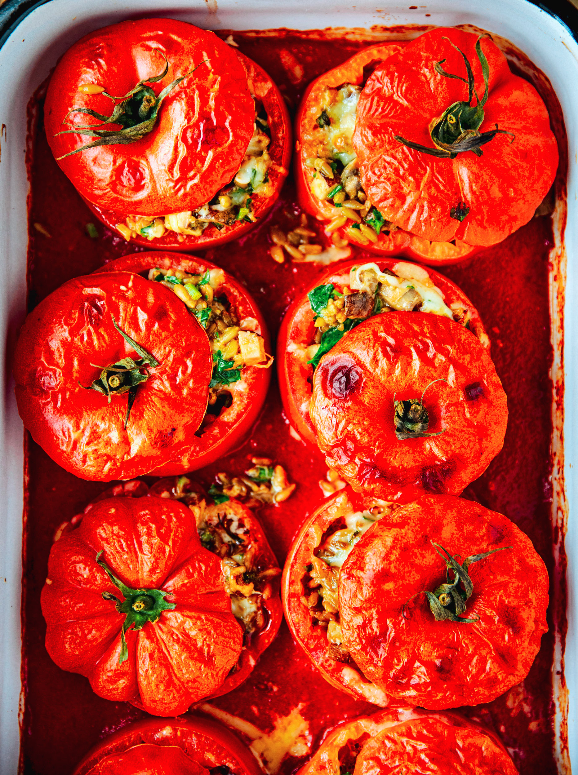 Vegetarisch gefüllte Tomaten